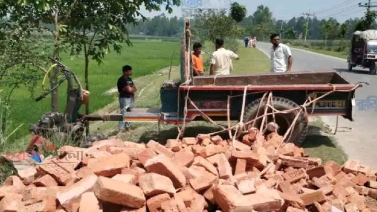 কুড়িগ্রামে ট্রলি উল্টে প্রাণ গেল চালকের, আহত হেলপার