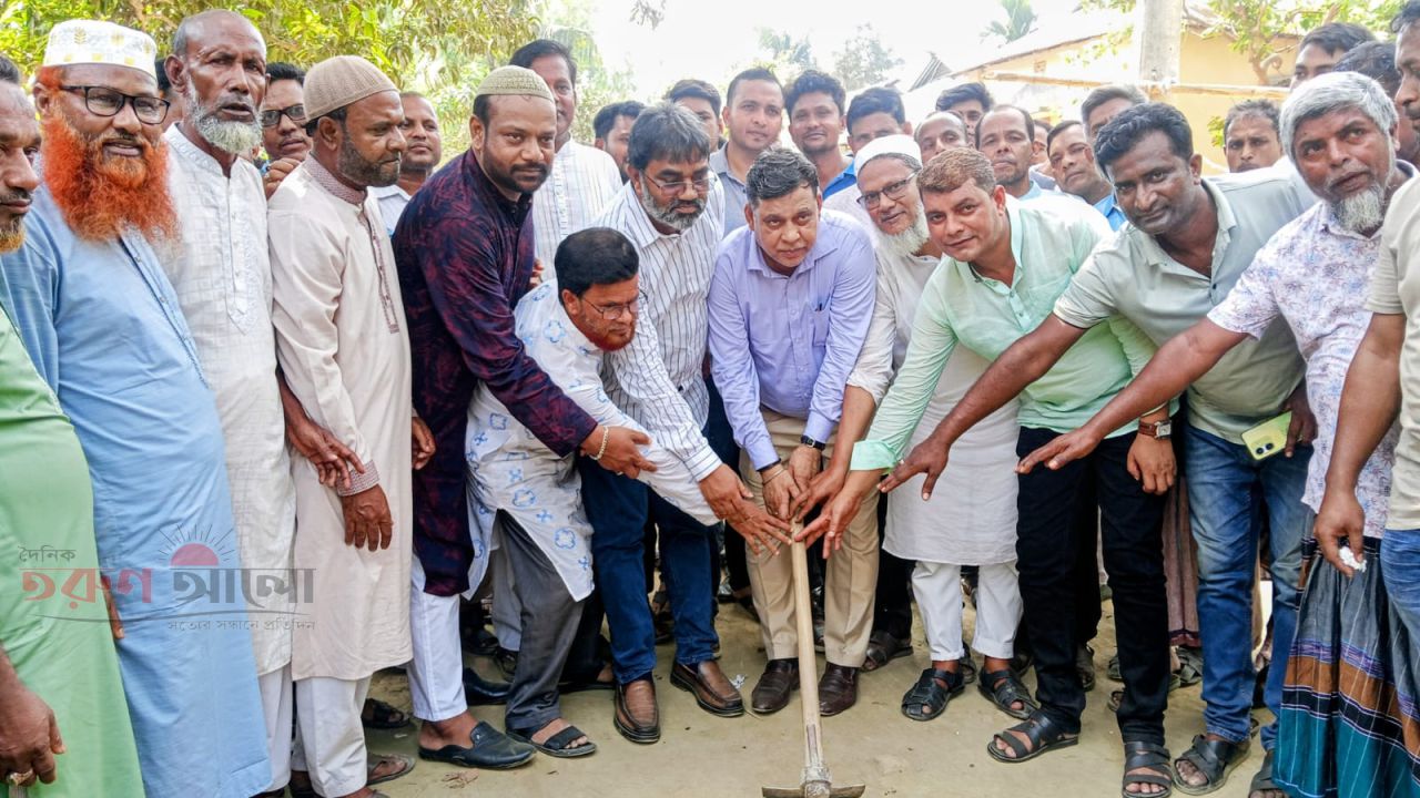 জামালপুরে দীর্ঘদিনের অবহেলিত সড়ক নির্মাণ কাজের উদ্বোধন