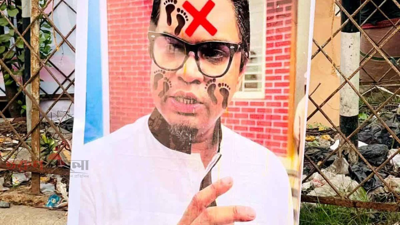 বারইয়ারহাটে রাশেদ প্রধানের প্রতিকৃতিতে জুতা ও ডিম নিক্ষেপ